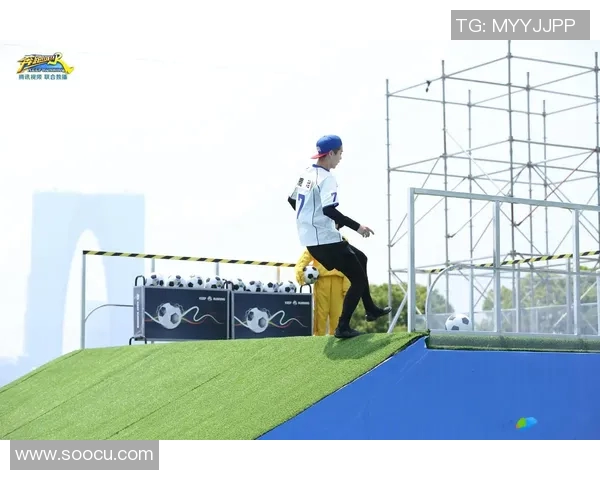 鹿晗在绿茵场上展现足球才华引发粉丝热议与期待