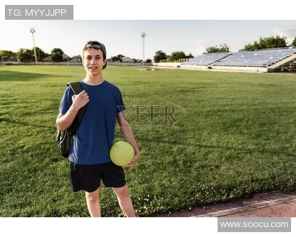 在足球场上拍照的最佳姿势与创意技巧分享